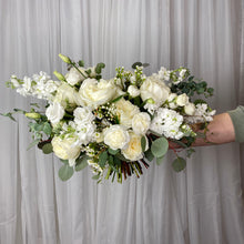 Lade das Bild in den Galerie-Viewer, Loose & Airy Bouquet - The Blooming Idea