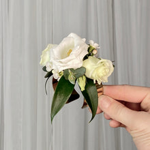 Lade das Bild in den Galerie-Viewer, Wrist Corsage