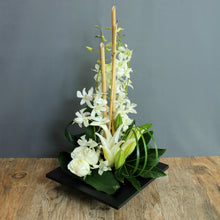 Lade das Bild in den Galerie-Viewer, Flower Club 75 - The Blooming Idea