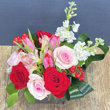 Load image into Gallery viewer, Sweetheart Bouquet
