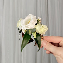 Charger l&#39;image dans la galerie, Wrist Corsage
