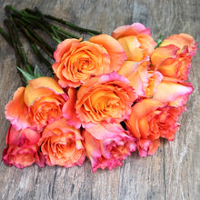 Charger l&#39;image dans la galerie, Custom Rose Arrangement
